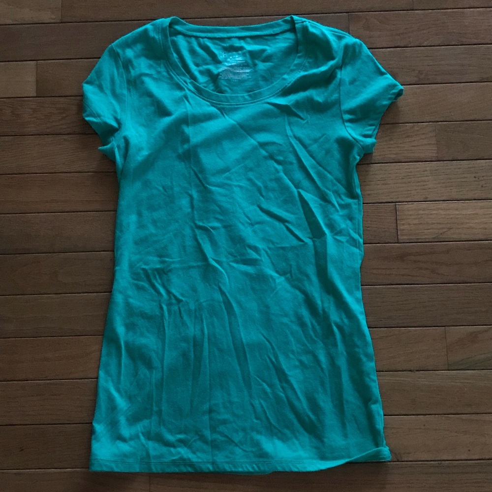 Women’s size medium green short sleeve T-shirt